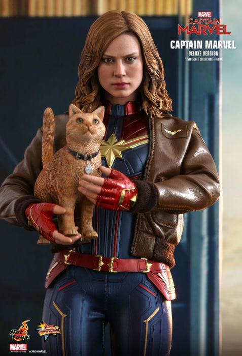 Captain Marvel 2019 Captain Marvel Deluxe 1 6th Scale Action Figure by Hot Toys Popcultcha