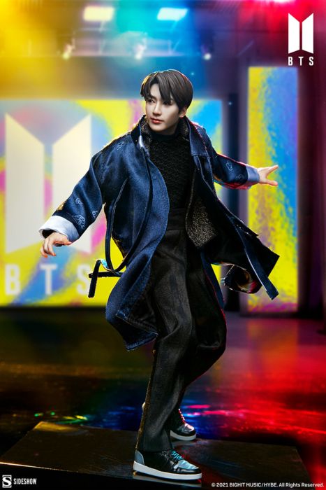 BTS | Jung Kook Deluxe 9” Statue by Sideshow Collectibles | Popcultcha